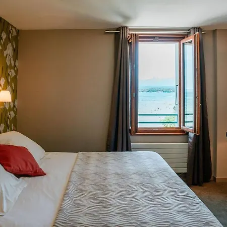 Hotel De La 2*