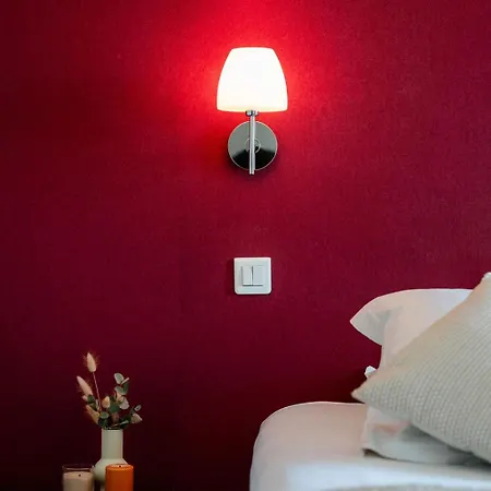 Hotel De La 2*